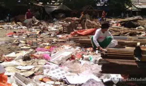 Puluhan Lapak di Bundaran Pasar Anom Sumenep Digusur