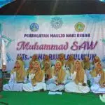 Peringatan Maulid Nabi Dimeriahkan Banjari Perempuan