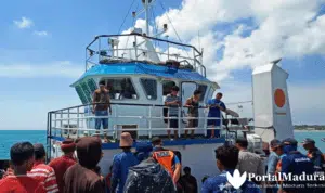Kapal Nelayan Lamongan Hancur Ditabrak Kapal Kontainer di Pulau Masalembu