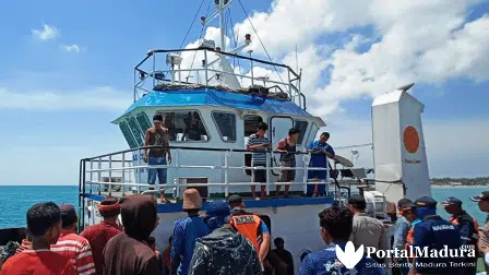 Kapal Nelayan Lamongan Hancur Ditabrak Kapal Kontainer di Pulau Masalembu