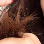 Atasi Rambut Becabang dengan 5 Cara Ini