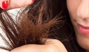 Atasi Rambut Becabang dengan 5 Cara Ini
