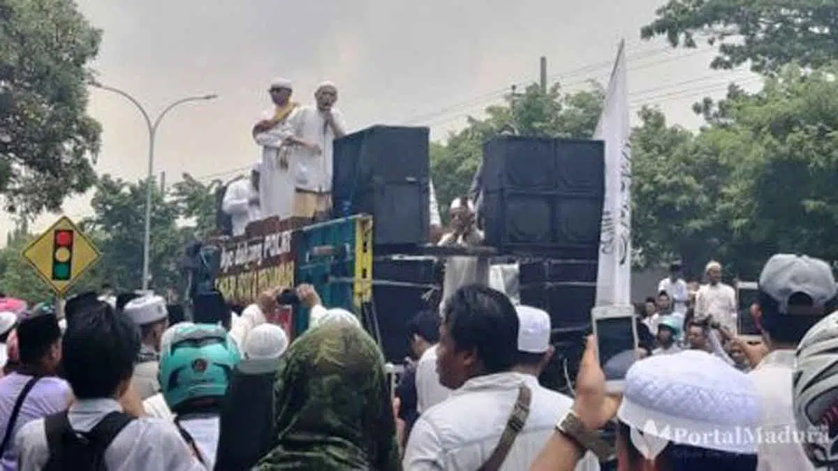 Ribuan Santri Bangkalan Desak Sukmawati Dihukum Mati