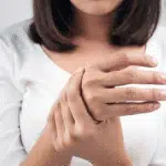 Tangan Anda Bergetar Tanpa Disadari? Mungkin 6 Hal Ini Penyebabnya