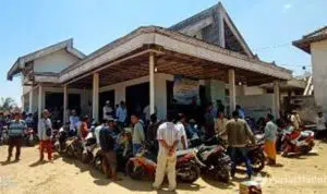 Tolak Lokasi TPS Pilkades Sampang, Warga Luruk Kantor P2KD