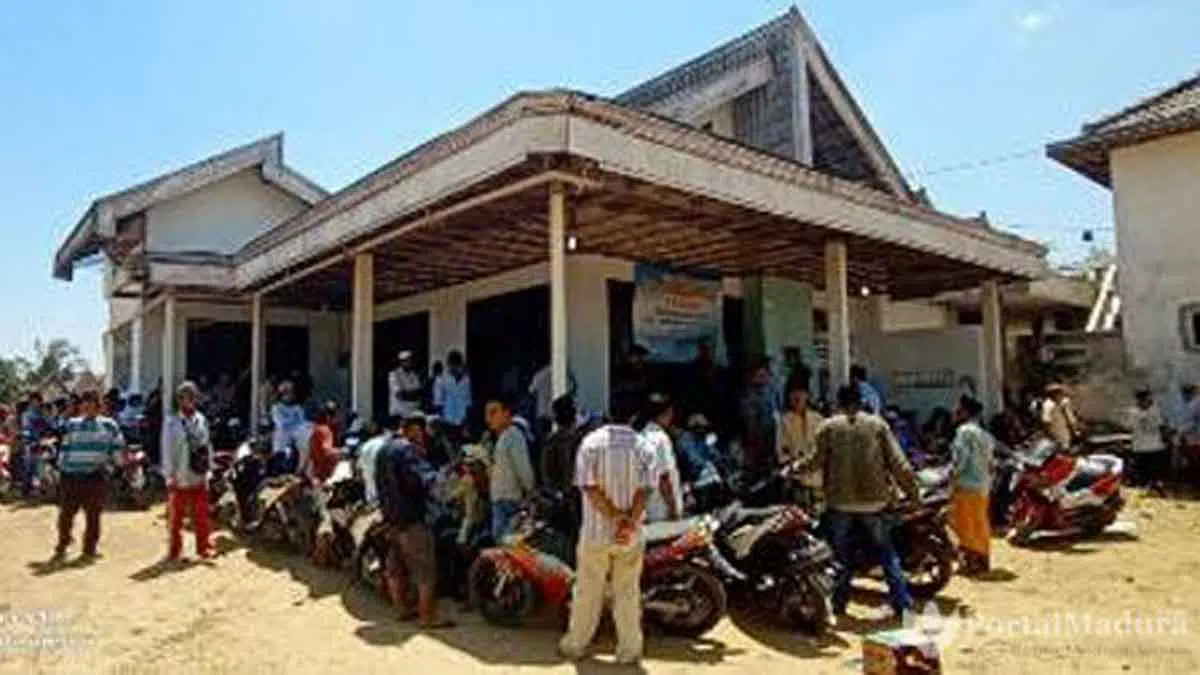 Tolak Lokasi TPS Pilkades Sampang, Warga Luruk Kantor P2KD