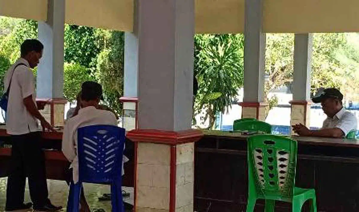 Sanksi Menunggu Oknum ASN Main Domino Saat Jam Kerja