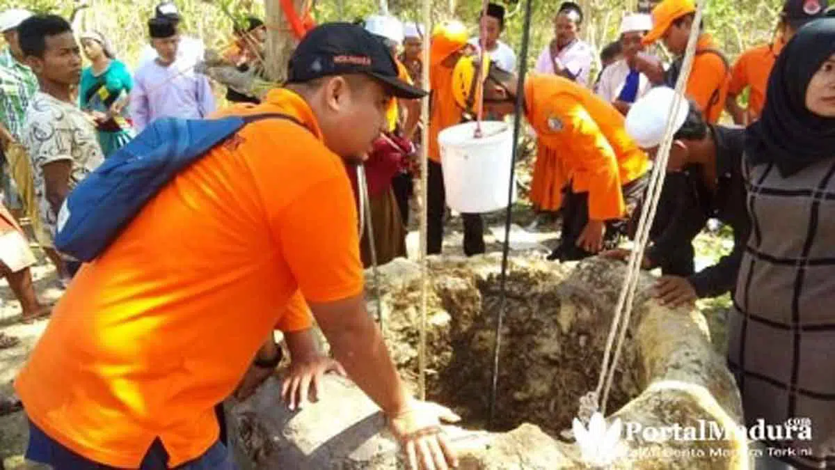 Ajaib! Nekat Lompat Sumur Kedalaman 20 Meter, Pemuda Sampang Selamat