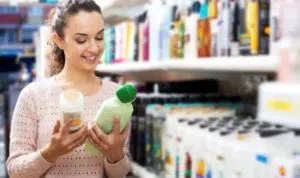 3 Cara Pilih Sampo yang Benar untuk Rambut Kering