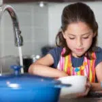 4 Cara Efektif Didik Si Kecil Agar Tak Manja