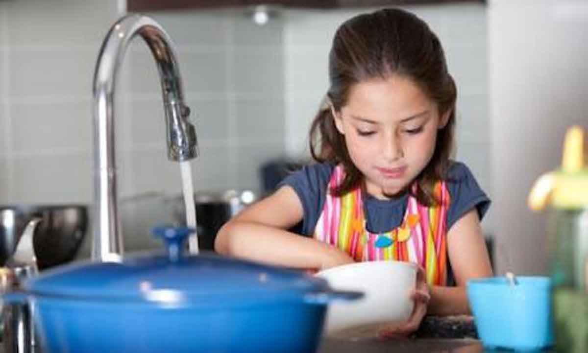 4 Cara Efektif Didik Si Kecil Agar Tak Manja