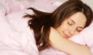 Ingin Rambut Tetap Cantik saat Bangun Tidur? Cek Disini