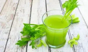 7 Manfaat Kecantikan Rutin Konsumsi Seledri, No 3 Bikin Awet Muda