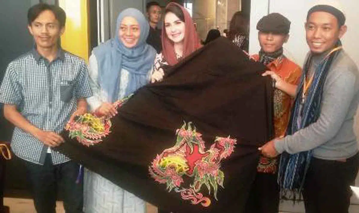 Keren! Keindahan 'Batik Rato WMS' di Gelaran Busana Etnik Nusantara (Etnura)