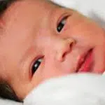 5 Tradisi Unik Sambut Bayi Baru Lahir