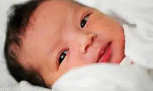 5 Tradisi Unik Sambut Bayi Baru Lahir
