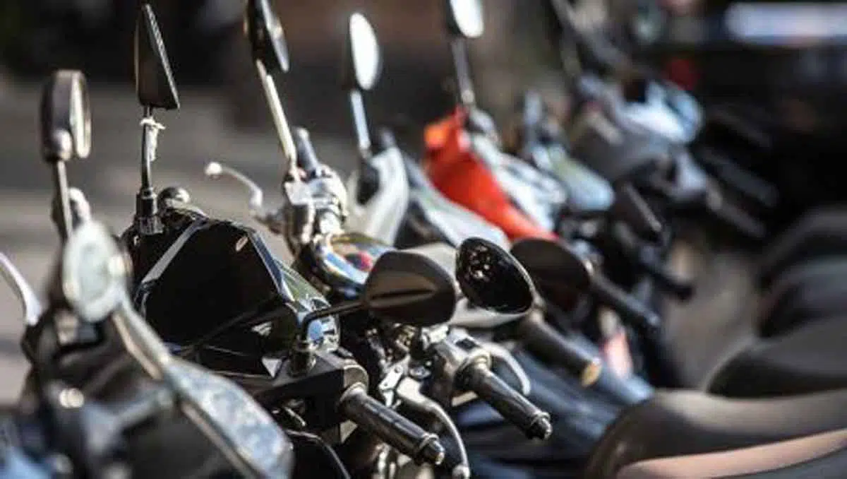Begini Cara Mudah Bikin Motor Bekas Kinclong Ala Pedagang
