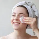 Bukan Untuk Pembersih Wajah, Ini Manfaat Toner Bagi Kecantikan