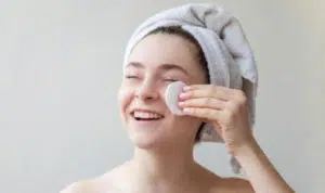 Bukan Untuk Pembersih Wajah, Ini Manfaat Toner Bagi Kecantikan