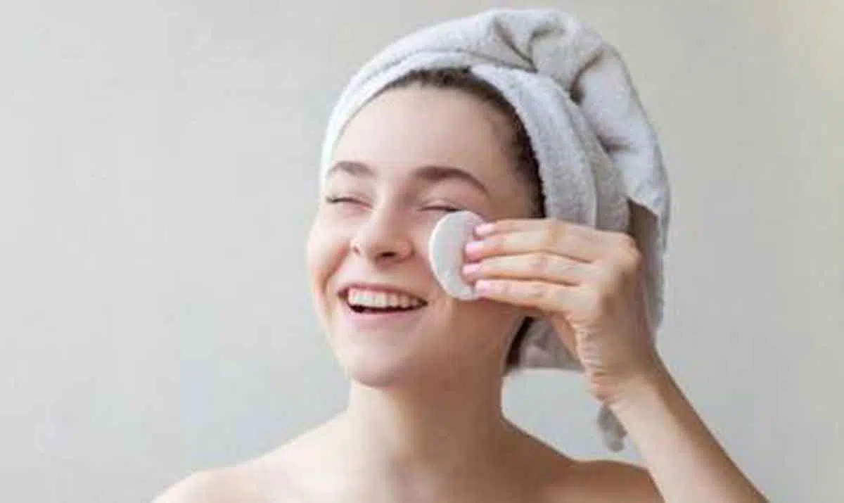 Bukan Untuk Pembersih Wajah, Ini Manfaat Toner Bagi Kecantikan