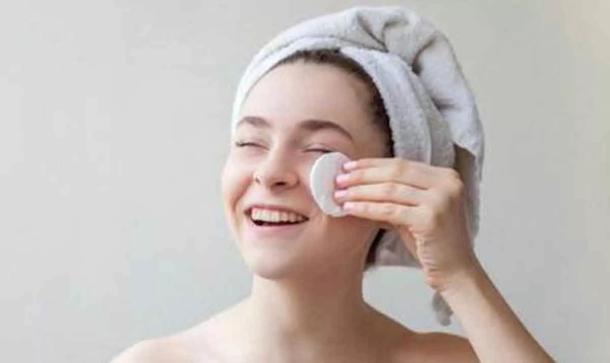 Bukan Untuk Pembersih Wajah, Ini Manfaat Toner Bagi Kecantikan