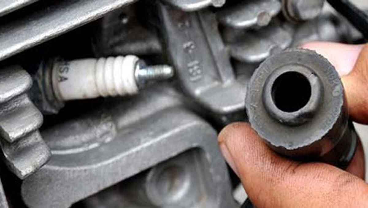 Cara Jitu Cegah Air Masuk ke Busi Saat Musim Hujan