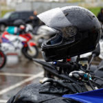 Cara Keringkan Helm Usai Kena Hujan, Jangan Sembarangan!