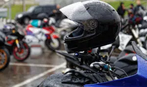Cara Keringkan Helm Usai Kena Hujan, Jangan Sembarangan!