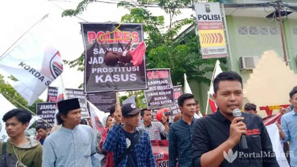 Demo Mapolres Sampang