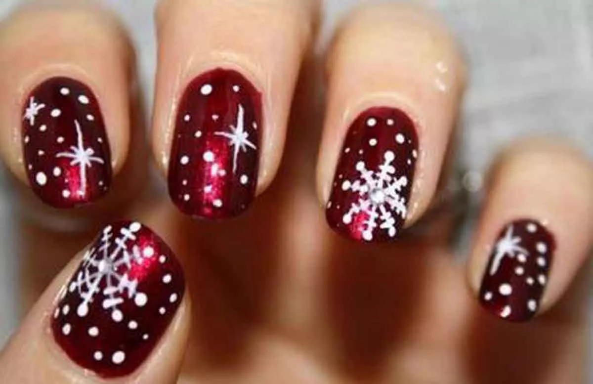Tampil Beda di Momen Tahun Baru 2020 dengan 5 Desain Nail Art