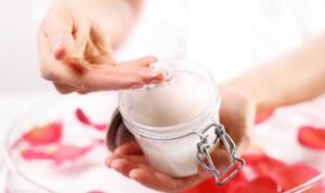 Jangan Pakai Scrub Badan untuk Wajah, Ini Alasannya