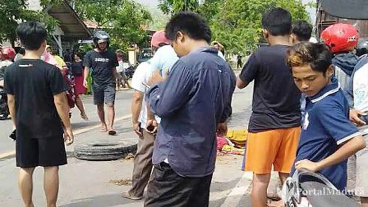 Perbaiki Terpal di Atas Truk, Kernet Diseruduk Truk dan Meninggal di Tempat
