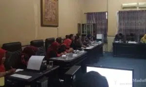 Minta Naikkan Gaji, Ratusan Perawat Datangi Kantor DPRD Sumenep