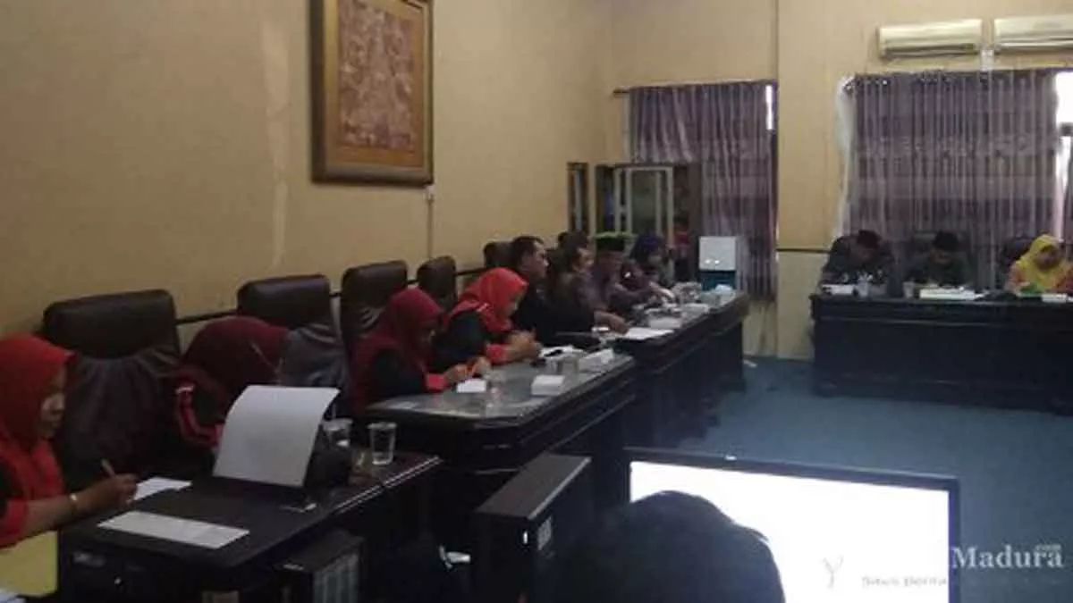 Minta Naikkan Gaji, Ratusan Perawat Datangi Kantor DPRD Sumenep