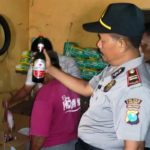 Polisi Amankan Puluhan Botol Miras dari Toko An-Nur Pasar Barisan Sumenep