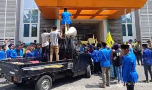 PMII Geruduk Kantor Disdik Bangkalan