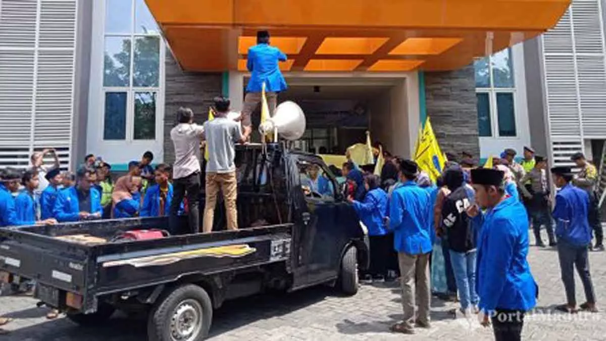 PMII Geruduk Kantor Disdik Bangkalan