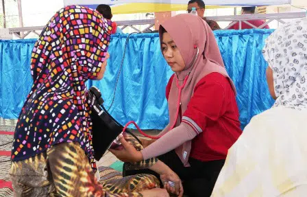 Baksos dan Pemeriksaan Kesehatan Gratis Warnai PKKMB Unija Gelombang II