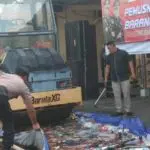 Jelang Tahun Baru, Polres Sampang Musnahkan Ratusan Botol Miras dan Knalpot Brong