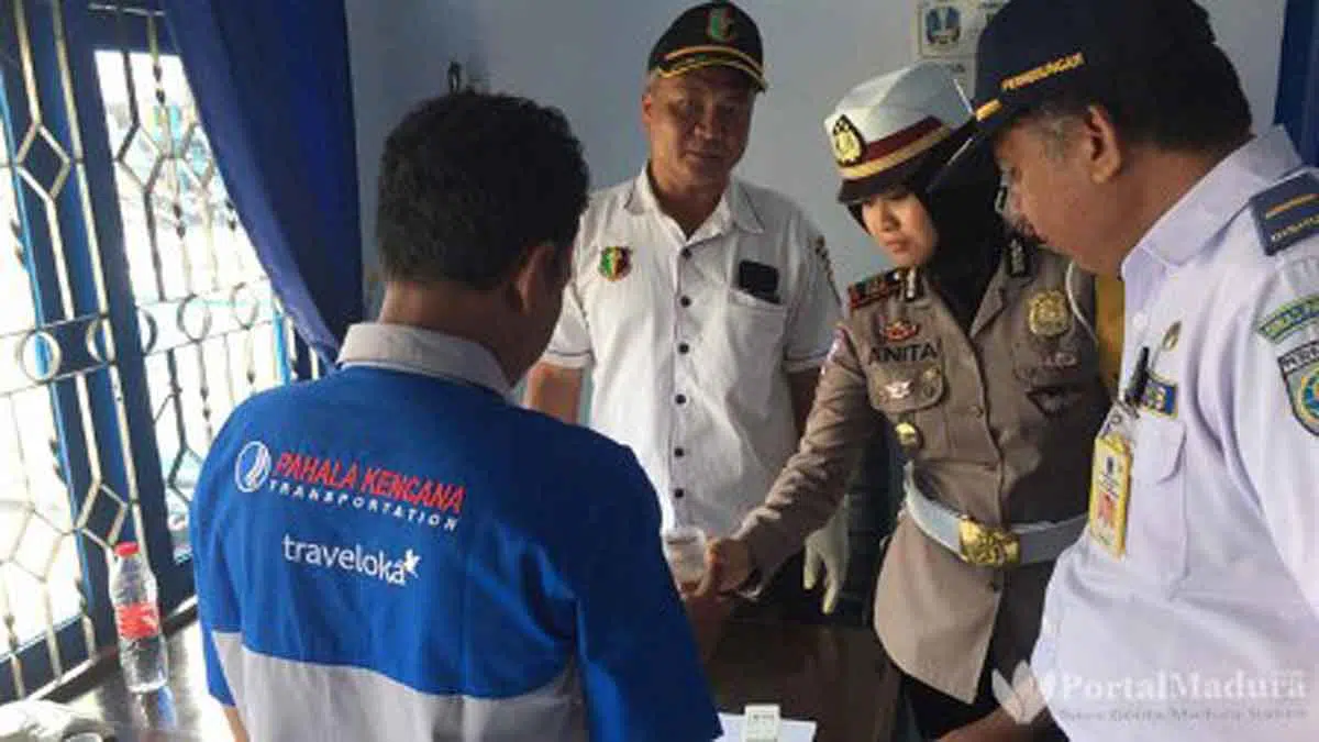 Supir dan Kondektur AKAP Jalani Tes Urine di Sampang