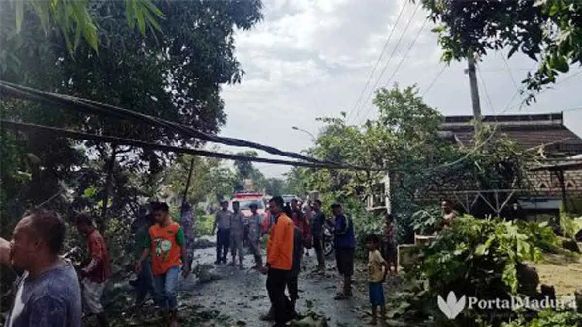 Hujan Disertai Angin Kencang, Rumah-rumah Penduduk Rusak di Pamekasan