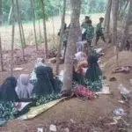 Miris, Siswa Terpaksa Belajar di Bawah Pohon