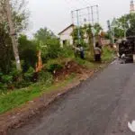 Kelebihan Beban, Truk Angkut Rongsokan Terguling di Sampang