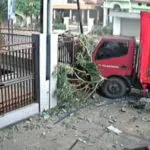Detik-detik Pagar Rumah Mertua Wakil Ketua DPRD Sumenep Dihantam Truk Kontainer