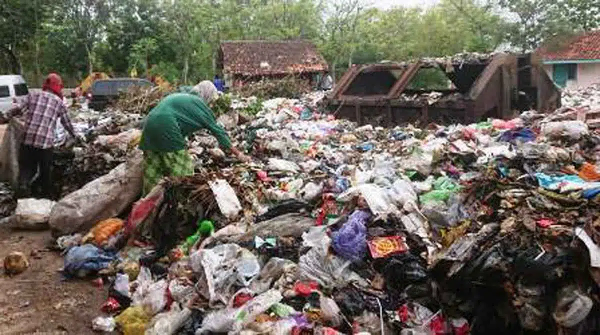 Sampah Plastik dan Popok Bayi Ancam Keselamatan Warga Bangkalan