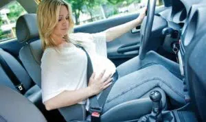 Wanita Hamil, Begini Cara Aman Pakai Sabuk Pengaman Mobil