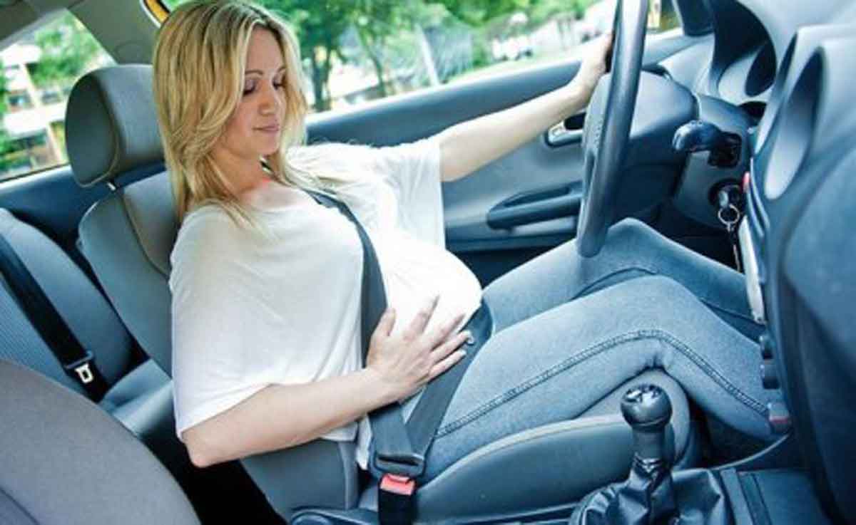 Wanita Hamil, Begini Cara Aman Pakai Sabuk Pengaman Mobil