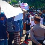 Warga Pragaan Daya Demo Kejari, Minta Serius Tangani Dugaan Penyimpangan APBDes dan Raskin