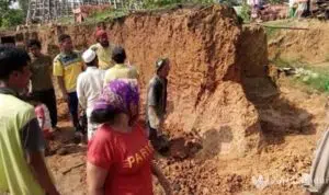 Pengrajin Genting Asal Karang Penang Sampang Tertimpa Tanah Longsor