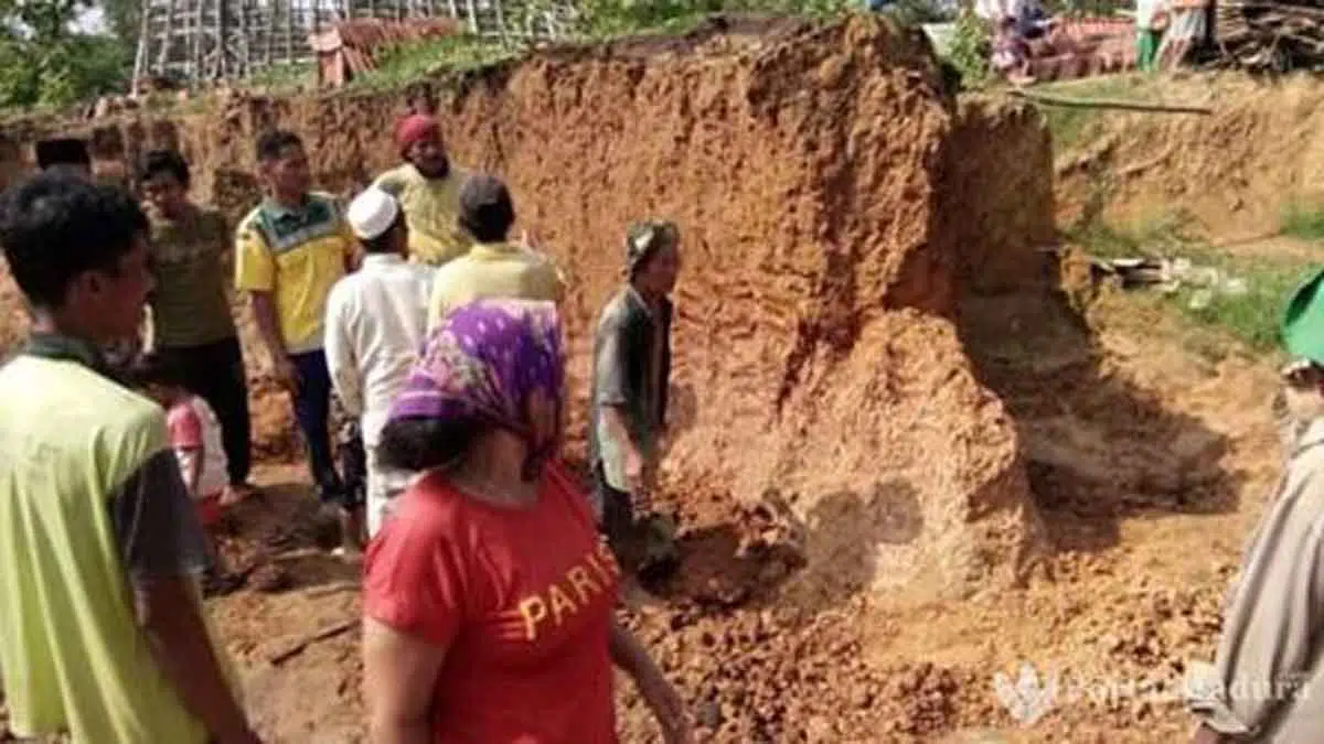 Pengrajin Genting Asal Karang Penang Sampang Tertimpa Tanah Longsor